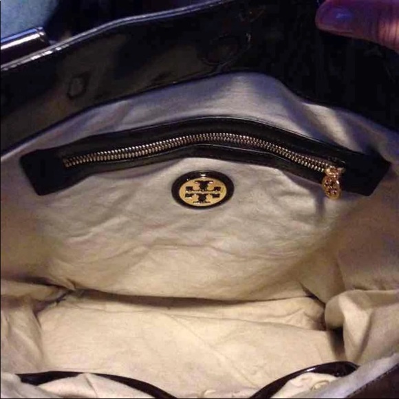 Authentic Tory Burch Betty tote like new extra pic - Picture 4 of 4